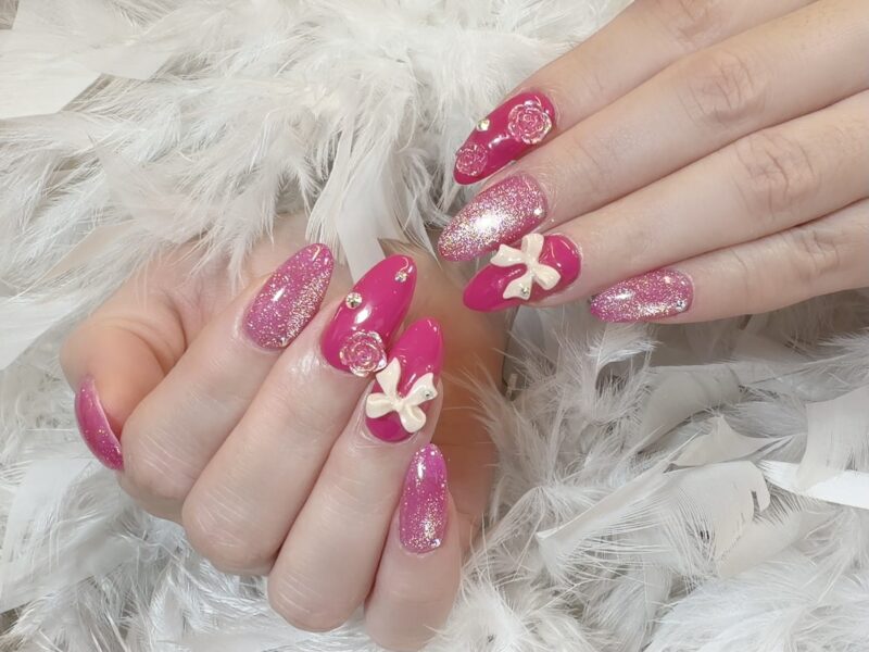 春らしい明るいピンクネイル